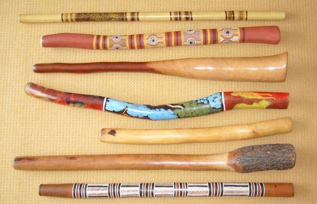Einige Didgeridoos